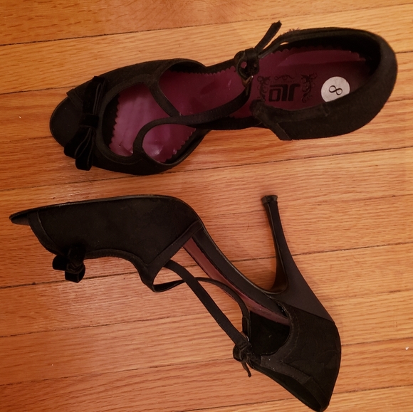 Shoes - Picture 2 of 3